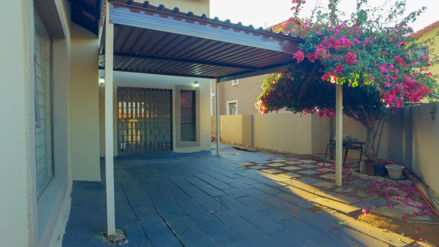 5 Bedroom Property for Sale in Waterkloof East North West